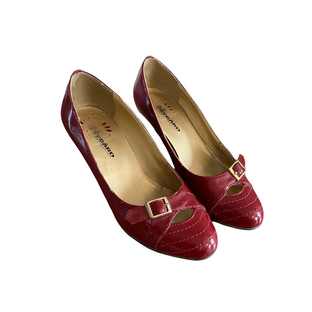 Women’s Nygard patent red rounded toe gold buckle pumps Heel 2.75” size 7